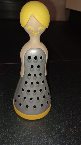 Käsereibe weibchen - käsereibe,