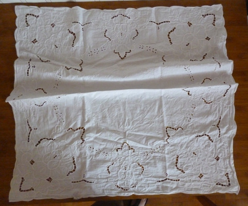 Weiße mitteldecke mit weißer - mit,