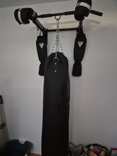 Boxsack mit Klimmzug Wandhalterung, Boxhandschuhe Und Schienbeinschoner