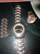 Damen-Armbanduhr rosafarben mit passendem Uhrenring