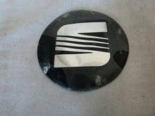 Aus einer Auflösung: altes Seat Emblem / Schriftzug