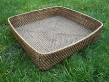 Tablett aus Rattan, in drei