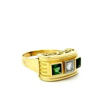Gold ring antique with peridot