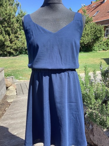 Kleid mit tiefem ausschnitt - mit,