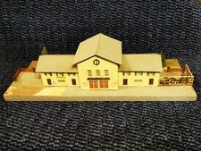 Rarität / OWO / Bahnhof "Wiesengrund" / Holz und Pappe / DDR  Modellbahnhäuser