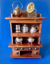 Miniatur Holzschrank mit