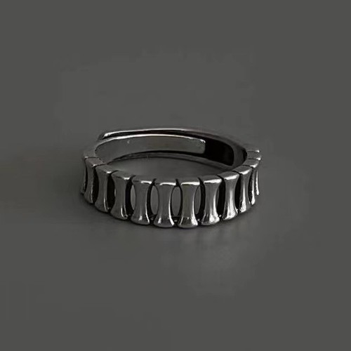 Ring mit industriellem - mit, design