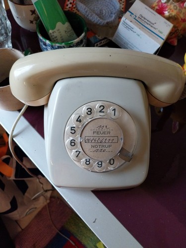 Altes telefon mit wählscheibe - mit,