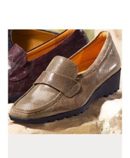 Theresia M. Slipper Leder