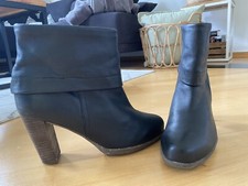 Schwarze Stiefeletten von