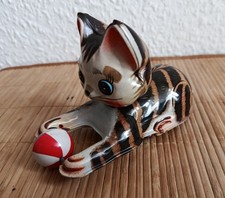 Blechkatze mit Ball