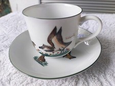 Kaffeetasse mit Falkendekor