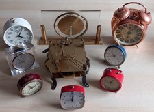 Konvolut von alten Wecker, kleinen Tischuhrn &  Uhrwerk von Suevia