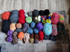 Wollreste Paket verschiedene Farben und Garne