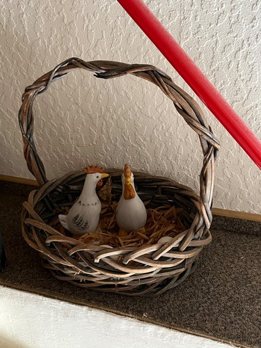 Deko weidenkorb mit keramik - weidenkorb,