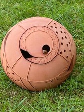 Garten Deko Terracottakugel mit Verzierung