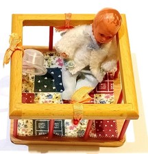 Miniatur Puppe E S  ca 7cm mit Laufgitter   Babypuppe Spielpuppe