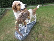 Jagdhund mit Beute lebensgross