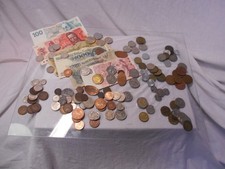 Geld aus aller Welt, Geldscheine und Münzen