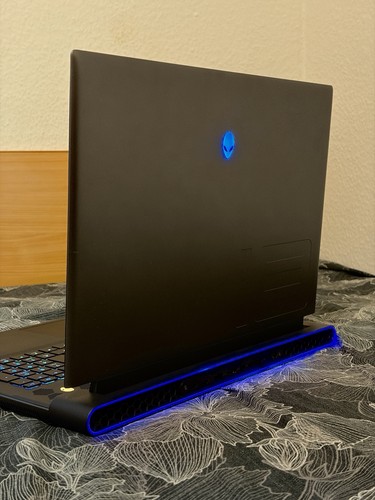 Alienware m18 - , r2