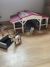 SCHLEICH Stall mit Pferde und Waschplatz Konvolut 42195