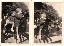 2 Fotos blonde Kinder auf Spielzeug Pferd Karussellpferd auf Balken