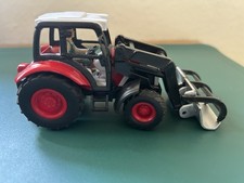 Schwarz, Rot, Weißer Spielzeugtraktor mit Schaufel vorne