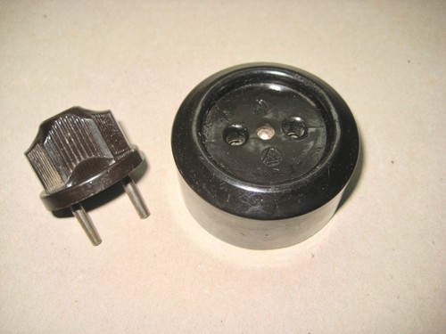 Alte bakelite aufputzsteckdose - alte,