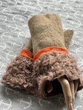 Stulpen Handstulpen Wollwalkfilz Fellimitat beige 20 cm Zierborte Orange