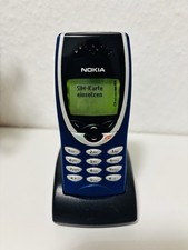 Nokia 8210 mit Ladestation