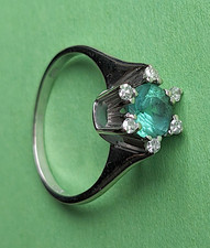 ELEGANTER VINTAGE-RING  HELLGRÜNER TURMALIN +  6 DIAMANTEN 0,12 ct. 585 WG