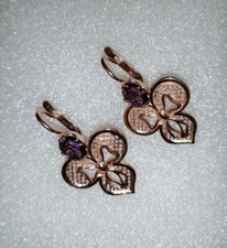 Gold 585 /583 Schleifenförmige Ohrringe mit Alexandrit. Rotgold. 