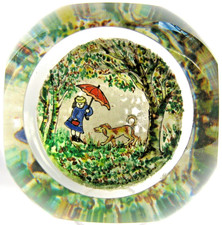 Briefbeschwerer Paperweight ANTIK Mädchen mit Schirm und Hund, facettiert!