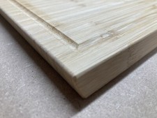 Schneidebrett mit Saftrinne