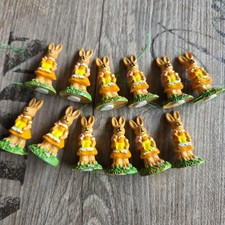 12 x Hase Figuren Kunststoff Orange Gelb Braun Osterhase Box Ostern Osterdeko