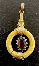 Hübscher antiker goldfarbener   Anhänger  mit Schmuckstein (k14)