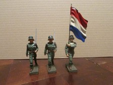 Lineol - 3 Marschierer und ein Fahnenträger - Niederlande -Bestzustand - 7cm