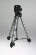 Hama Dreibeinstativ mit Kurbel, Schnellwechselplatte und Wasserwage