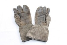 alte Handschuhe mit Strichtarn