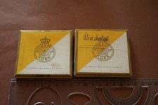 zwei alte Zigarettenschachteln