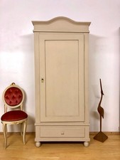 Schmaler Dielenschrank