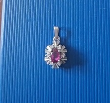 Weissgoldanhänger Mit 1  Rubin und viele kleine DIAMANTEN