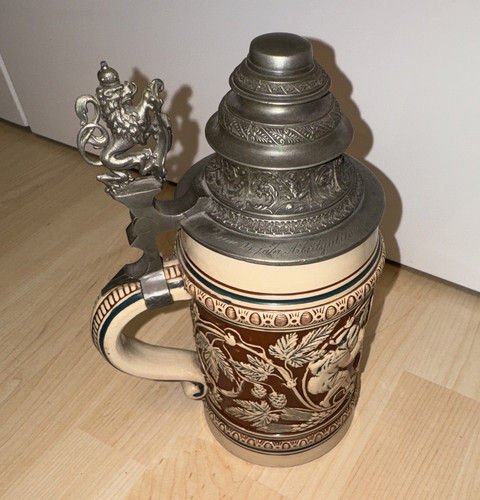 Alter krug aus - steingut, mit