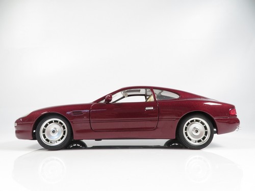 Guiloy aston martin db7 - 1:18,