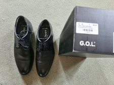 schwarze Schuhe für