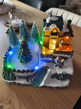 Winterdorf Beleuchtet  Bahnhof Christbaum dreht Sich Und Musik Seperat...