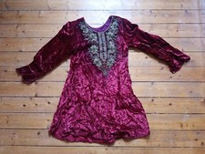 Indisches Samtkleid mit wunderschöner Bestickung ungetragen