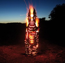 Feuerdrache Feuersäule aus