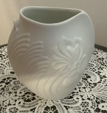Kaiser Bisquit Porzellan Vase