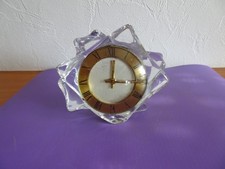 Tischuhr "Hour Lavigne" mit Glassockel sign. Schneider France